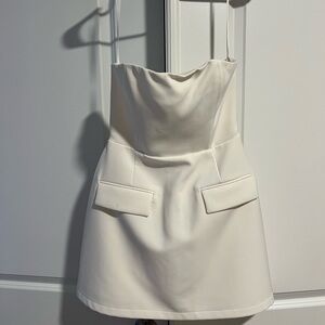 Elegant White Strapless Mini Dress